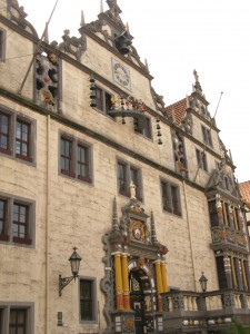 Het raadhuis met klokkenspel