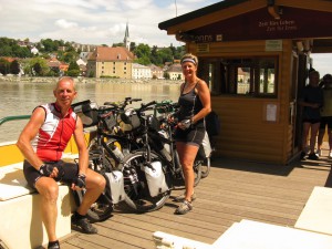 Het voet- en fietsveer in Mauthausen