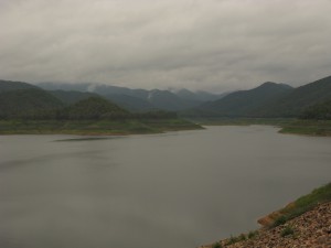 Het stuwmeer "Mae Kwang Dam"